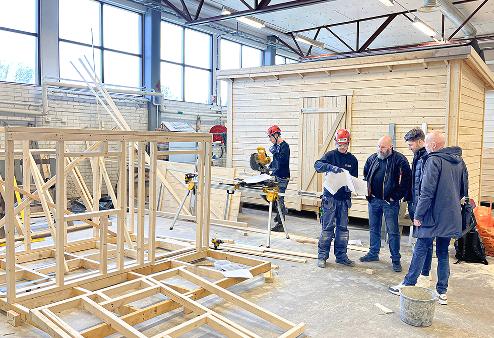 Järfälla gymnasiums elever på byggprogrammet går igenom de sista förberedelserna inför Yrkes-SM som hålls i Karlstad.